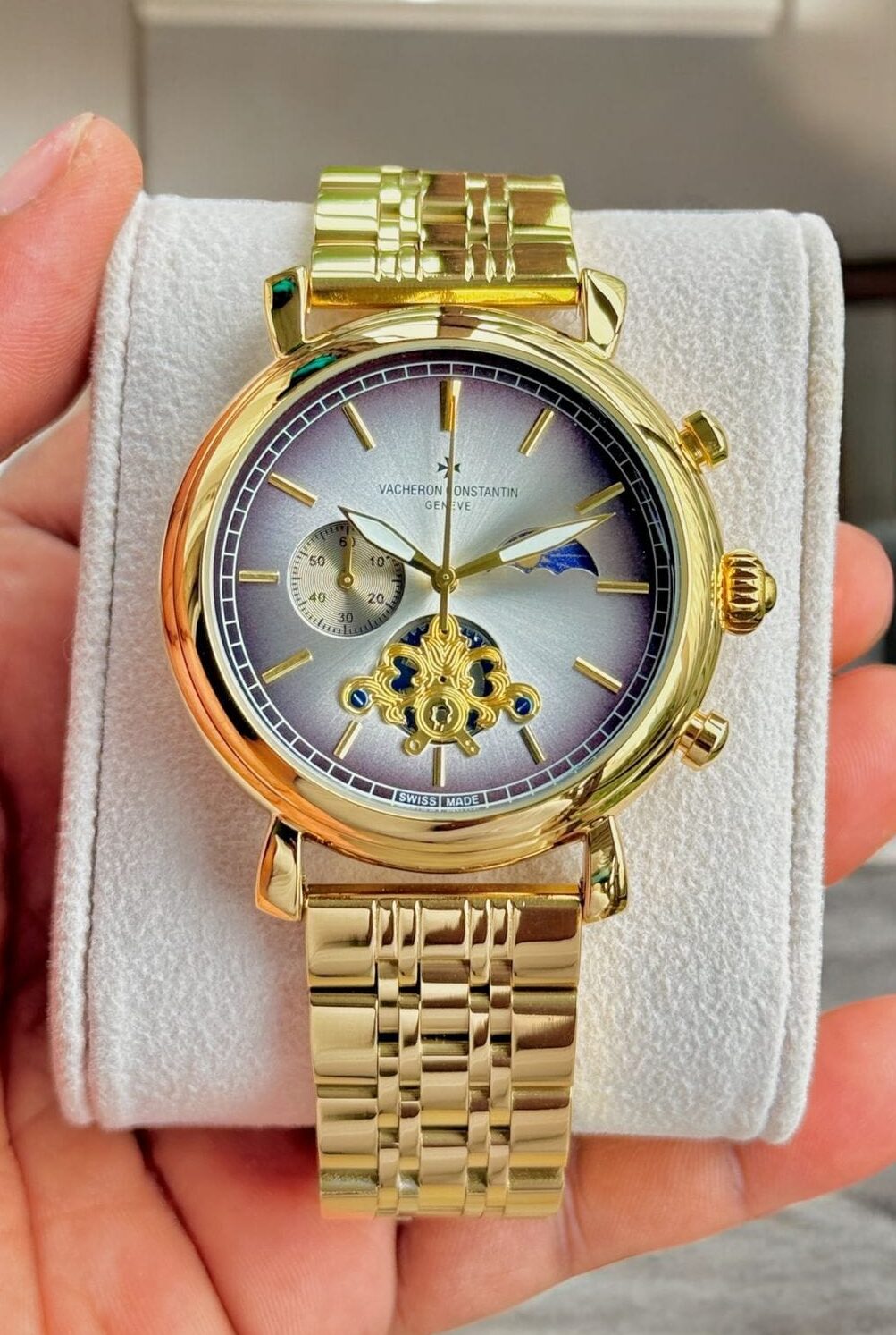 Vacheron Constantin 7AA Chronograph Men’s Watch Premium Quartz Metal Strap 4 Vacheron Constantin 7AA Chronograph Men’s Watch Premium Quartz Metal Vacheron Constantin 7AA Chronograph Men’s Watch Premium Quartz golden Strap white dial front view