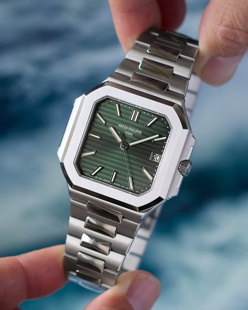 Patek Philippe Cubitus 7AA Automatic Watch for Men – Premium Collection 2 Patek Philippe Cubitus 7AA Automatic Watch for Men side view