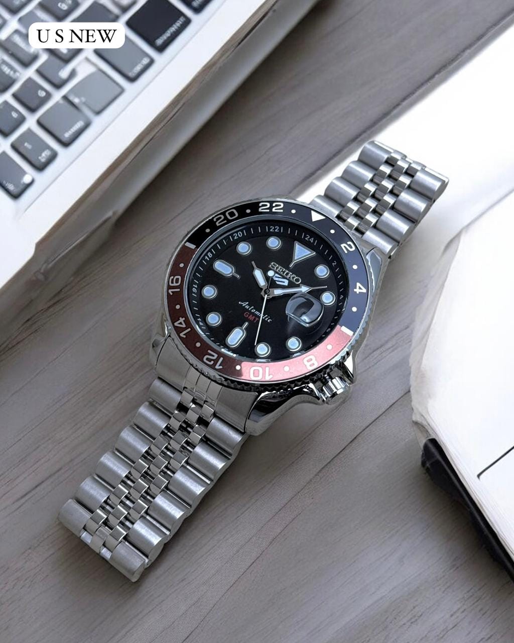 Seiko 7A Quartz timeless premium quality edition 3 Seiko 7A Quartz timeless premium quality black dial side view