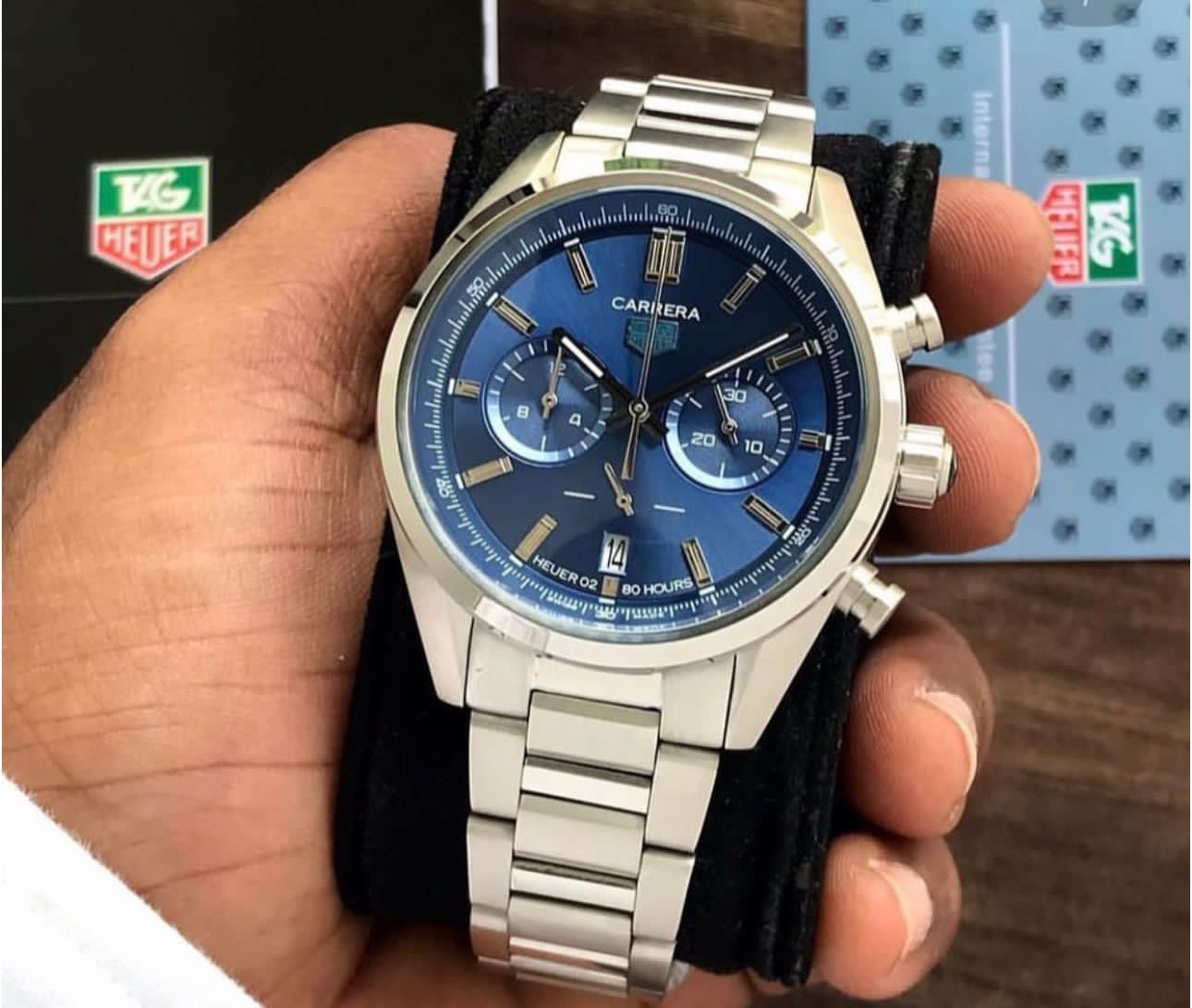 TAG Heuer Aquaracer Carrera 7AAA Japanese Quartz Men’s Premium Watch Blue Sport Dial Silver Stainless Steel Strap Special Edition 2 TAG Heuer Aquaracer Carrera 7AAA Japanese Quartz Men’s Premium Watch hand view