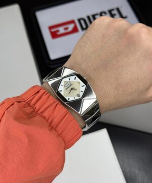 Diesel Pyramid Men Quartz watch on wrist quartz 36mm sapphire glass