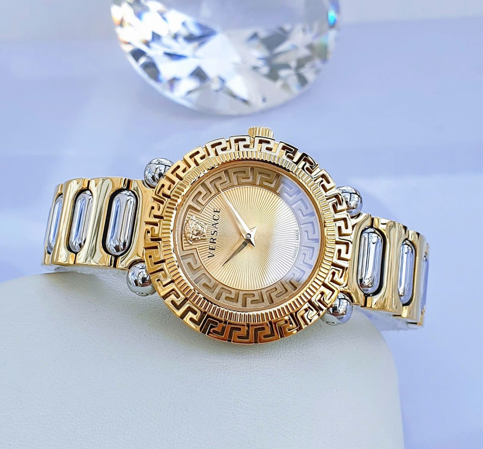 Versace VE6I00423 7AA Women Watch 7AA Premium Gold Stainless Steel Luxury Watch 1 versace ve6i00423 7aa women watch gold stainless steel luxury watch