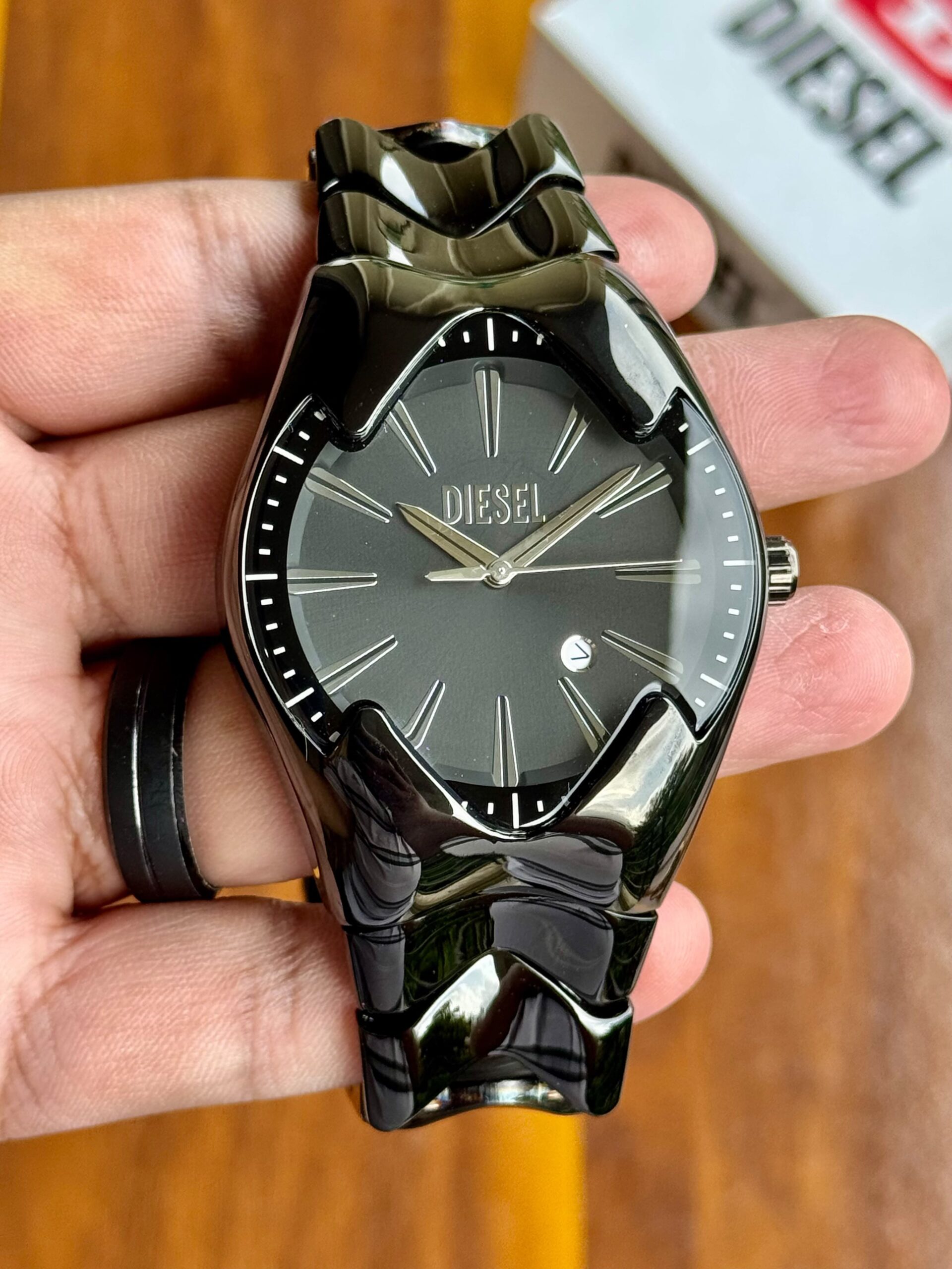 Diesel Mercurial 7AA Premium Quartz Men's Watch Black & Gold Dial 3 Diesel Mercurial black dial premium men's watch close up