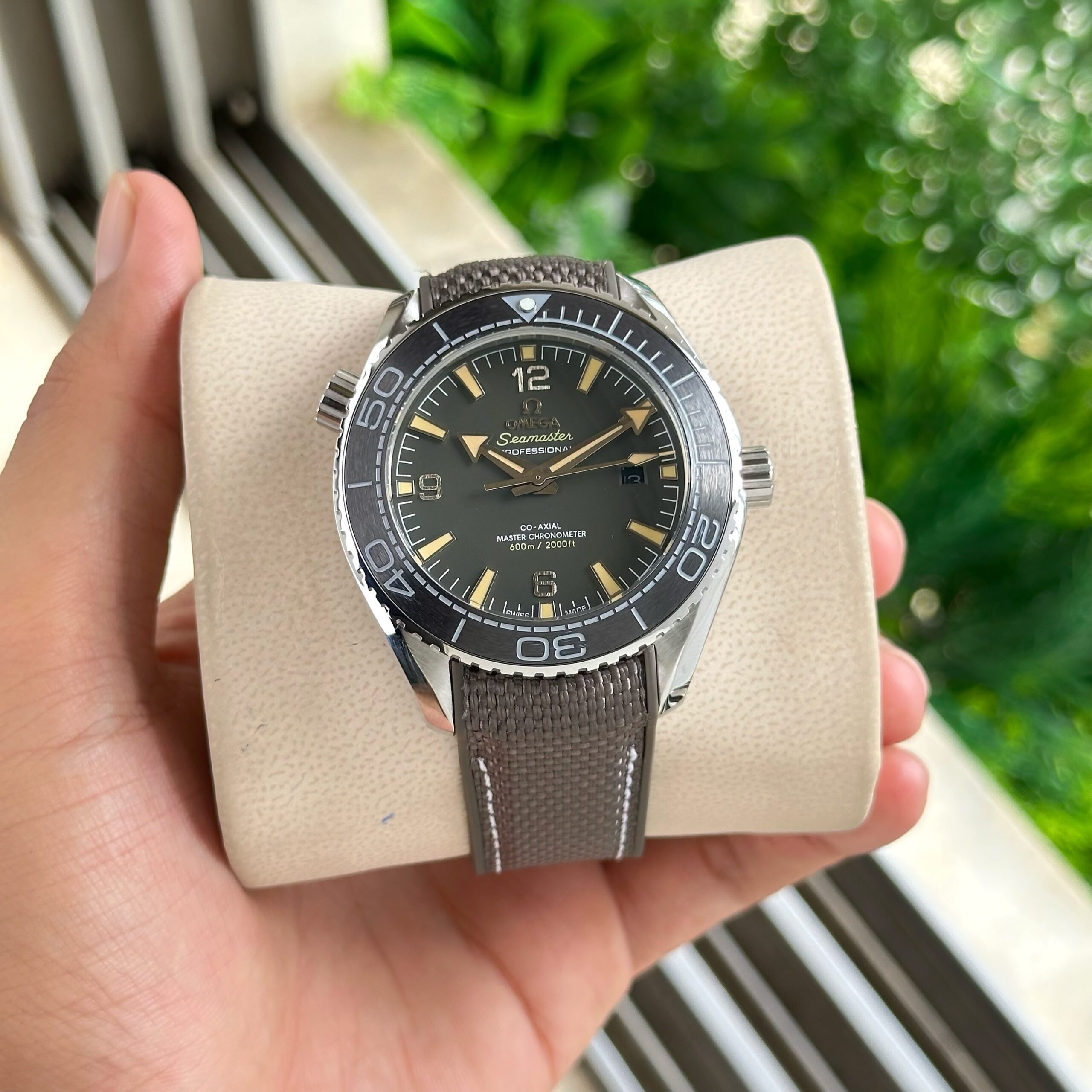 Omega Seamaster Planet Ocean 600M 7AA Automatic Men's Watch Gray Dial Gray Rubber Strap 2 Omega Seamaster Planet Ocean 600M 7AA Automatic Gray Dial Hand Held Watch