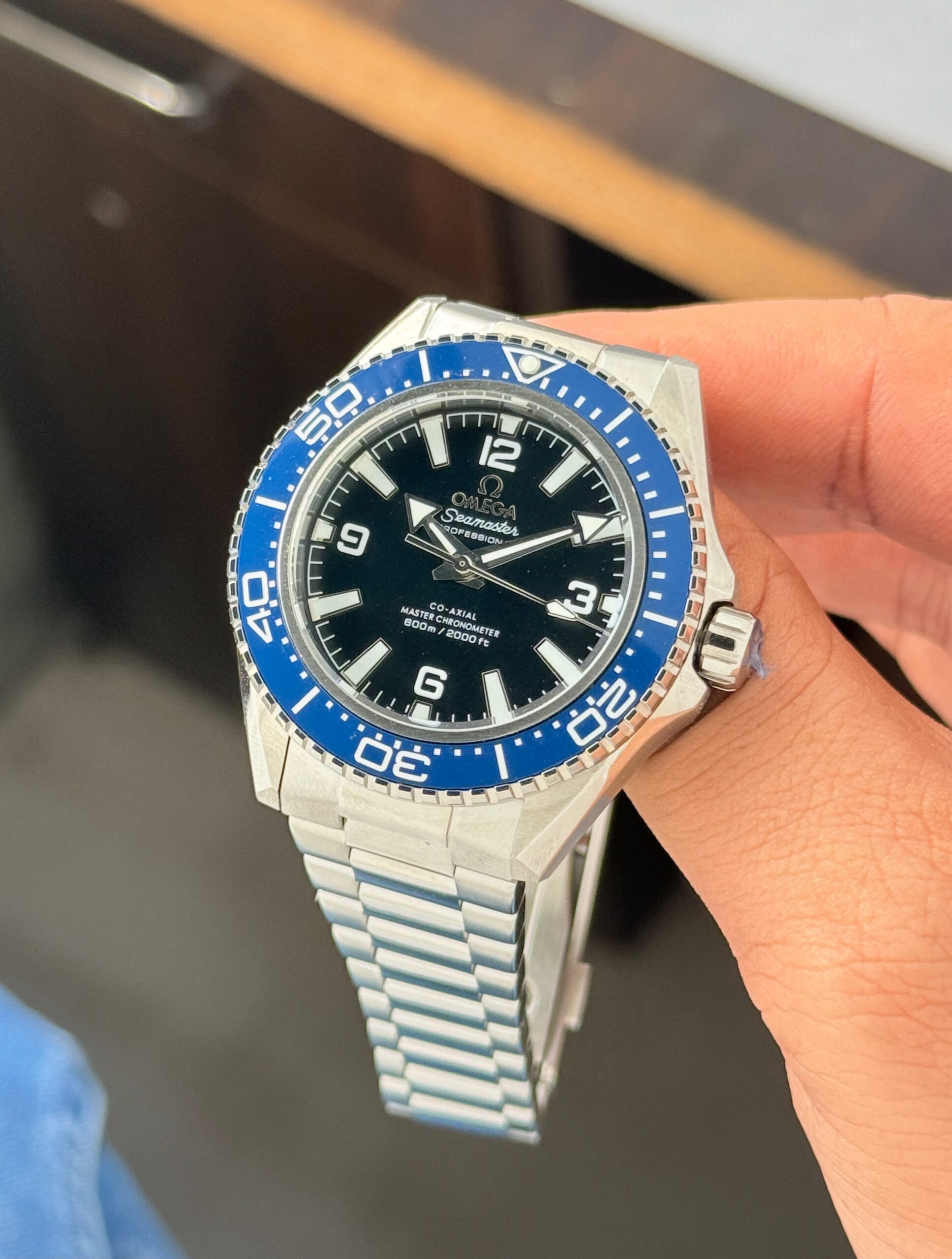 OMEGA Seamaster Planet Ocean 600M Semi ETA Automatic 42mm Men's Watch 3 OMEGA Seamaster Planet Ocean Cushion Display