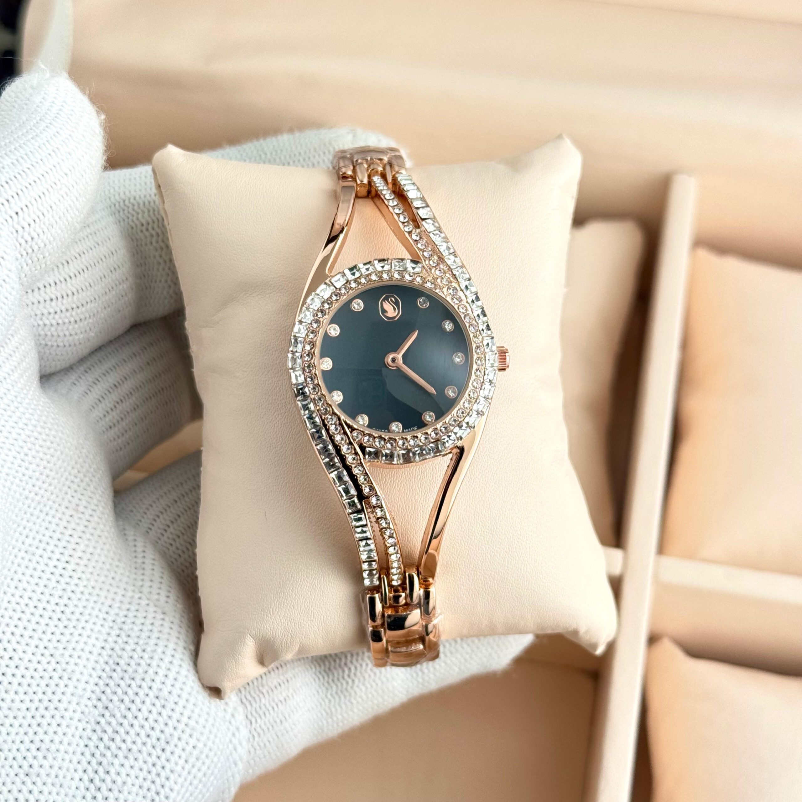 Swarovski Hyperbola 7A Quartz Women's Watch Crystal Diamond Silver & Rose Gold Bracelet 10 Swarovski Hyperbola rosegold Gold Black Dial Crystal Women's Watch