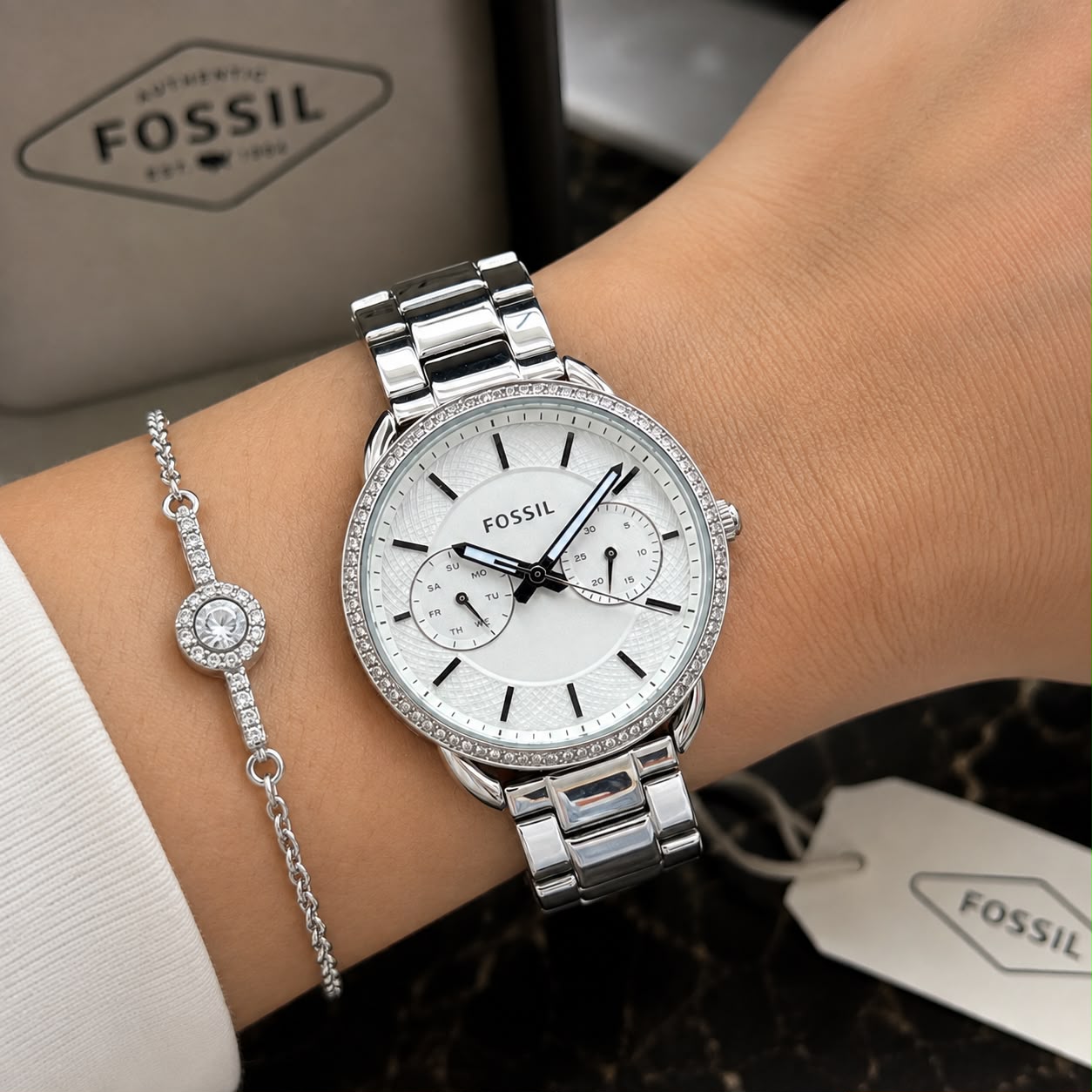 FOSSIL Tailor ES4262 7AA Women's Chronograph Watch 2 FOSSIL Tailor Women's Watch Silver Bracelet Wrist