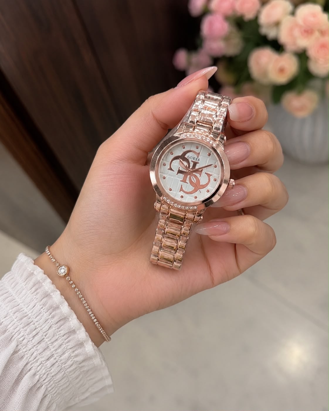 Guess Annette 7AA Premium Quartz Women's Watch – Rose Gold White Logo Dial 3 Guess Annette 7AA Premium Quartz Women's Watch – Rose Gold White Logo Dial - Image 3