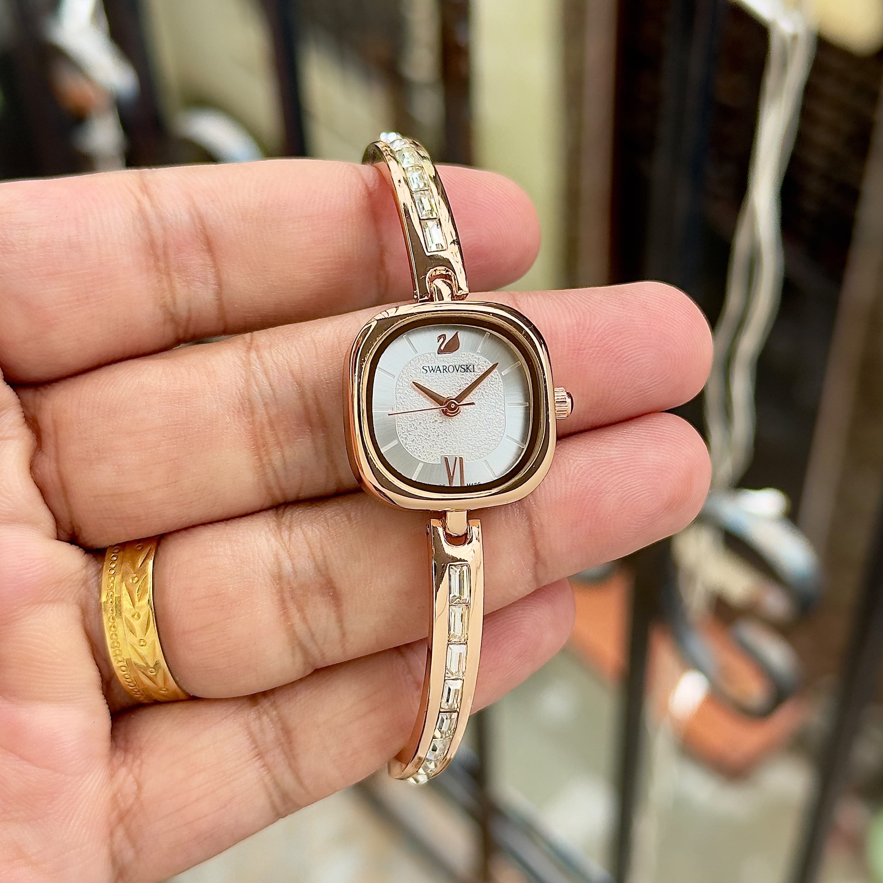 Swarovski Elegant Ladies Crystal Bracelet Quartz Watch 6 Swarovski Ladies Watch White Dial Gold Bracelet